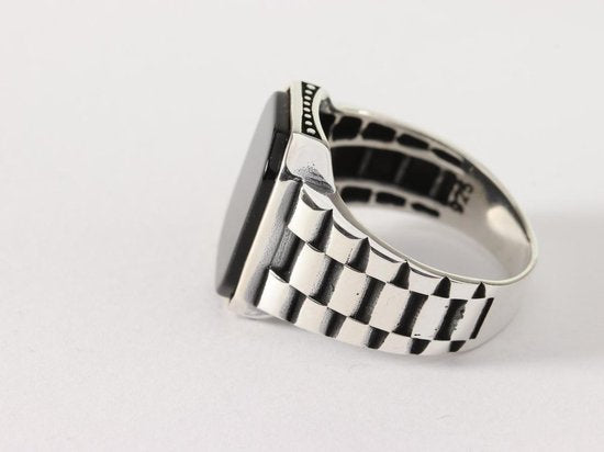 Bewerkte zilveren herenring met onyx afbeelding 2