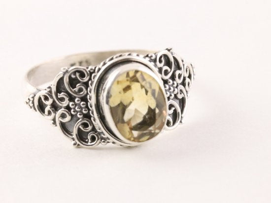 Bewerkte zilveren ring met citrien afbeelding 1