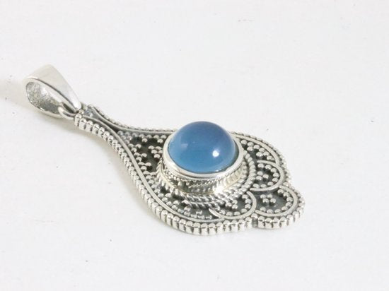 Bewerkte zilveren hanger met blauwe chalcedoon afbeelding 2