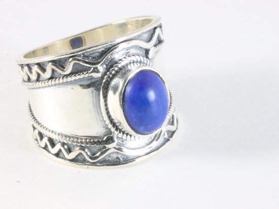 Bewerkte zilveren ring met lapis lazuli afbeelding 1