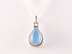 Bewerkte druppelvormige zilveren hanger met blauwe chalcedoon aan ketting afbeelding 4