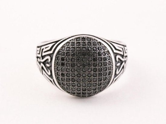 Bewerkte zilveren herenring met zwarte spinel afbeelding 4