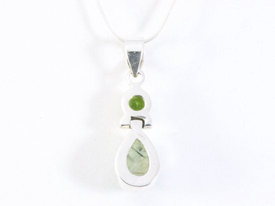 Zilveren hanger met prehniet en peridoot aan ketting afbeelding 3