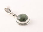 Fijne bewerkte zilveren hanger met jade aan ketting afbeelding 2