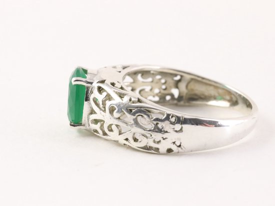 Opengewerkte zilveren ring met groene onyx afbeelding 2