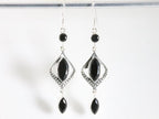 Lange bewerkte zilveren oorbellen met onyx afbeelding 3