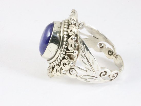 Traditionele bewerkte zilveren ring met lapis lazuli afbeelding 2
