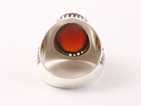 Zware bewerkte zilveren ring met carneool afbeelding 3