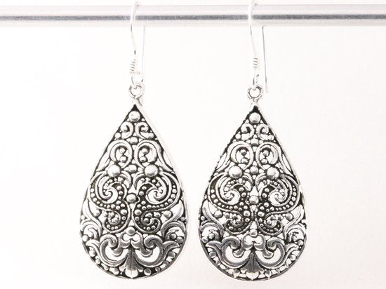 Fijn bewerkte druppelvormige zilveren oorbellen afbeelding 4