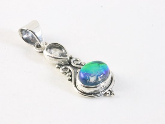 Fijne bewerkte zilveren hanger met blauwe opaal en bergkristal aan ketting afbeelding 2
