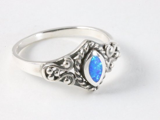 Fijne bewerkte zilveren ring met Australische opaal afbeelding 1