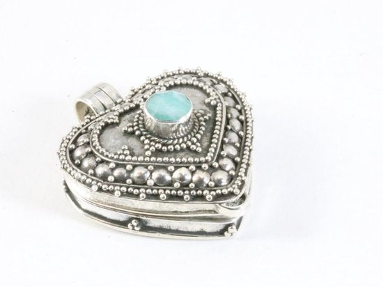 Traditioneel bewerkt hartvormig zilveren medaillon met aquamarijn afbeelding 2