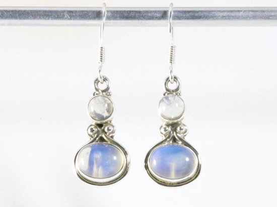 Zilveren oorbellen met vuuropaal afbeelding 3