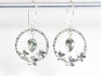 Ronde opengewerkte zilveren oorbellen met groene amethist afbeelding 3