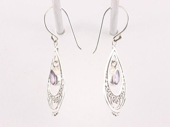 Opengewerkte zilveren oorbellen met amethist afbeelding 2