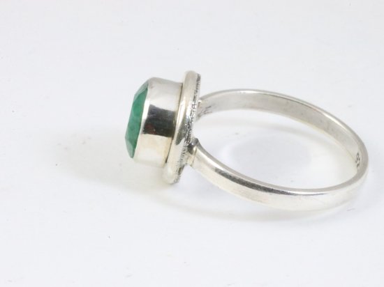 Fijne ronde zilveren ring met smaragd afbeelding 2