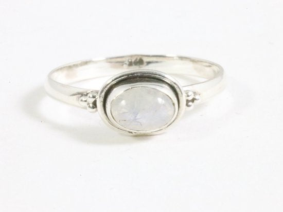 Fijne bewerkte zilveren ring met regenboog maansteen afbeelding 4
