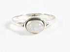 Fijne bewerkte zilveren ring met regenboog maansteen afbeelding 4