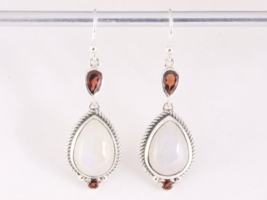 Bewerkte zilveren oorbellen met regenboog maansteen en granaat afbeelding 4