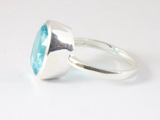 Hoogglans zilveren ring met blauwe topaas afbeelding 2