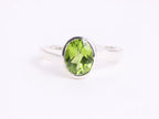 Zilveren ring met peridoot afbeelding 4
