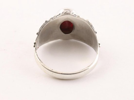 Bewerkte zilveren ring met robijn afbeelding 3