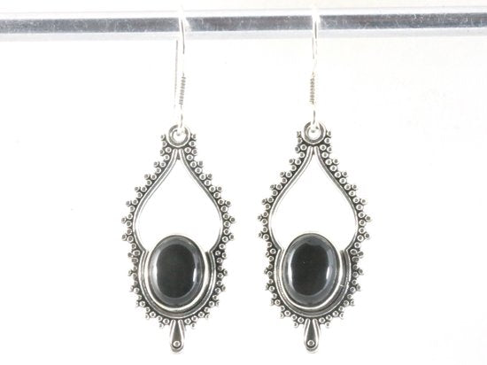 Bewerkte zilveren oorbellen met onyx afbeelding 4