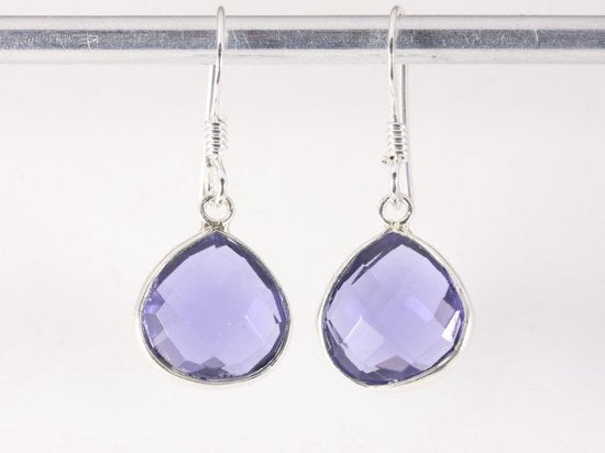 Fijne druppelvormige zilveren oorbellen met ioliet afbeelding 4