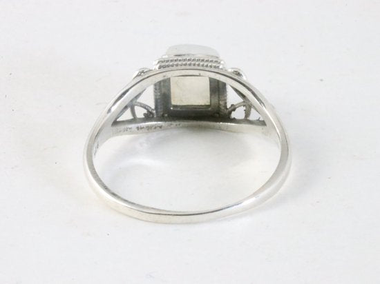 Fijne bewerkte zilveren ring met regenboog maansteen afbeelding 3