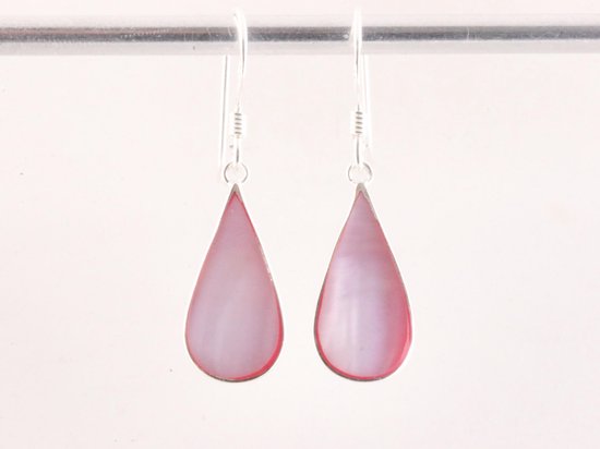 Druppelvormige zilveren oorbellen met roze parelmoer afbeelding 3
