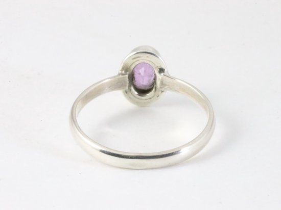 Fijne zilveren ring met amethist afbeelding 3