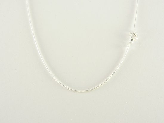 Ronde hoogglans zilveren hanger met rozenkwarts aan ketting afbeelding 5