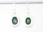 Bewerkte ovale zilveren oorbellen met smaragd afbeelding 2