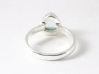 Hoogglans zilveren ring met blauwe topaas afbeelding 3