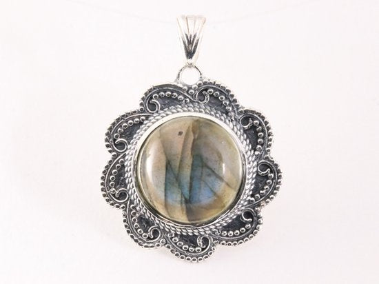 Bewerkte zilveren hanger met labradoriet afbeelding 1
