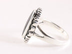 Bewerkte zilveren ring met onyx afbeelding 2