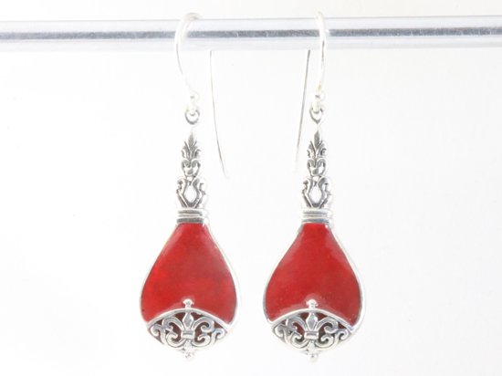Traditionele bewerkte zilveren oorbellen met rode koraal steen afbeelding 4