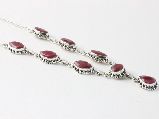 Bewerkte zilveren ketting met robijn afbeelding 2