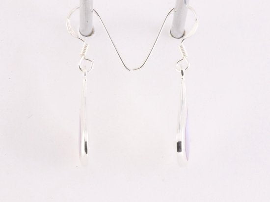 Druppelvormige zilveren oorbellen met paarse parelmoer afbeelding 4