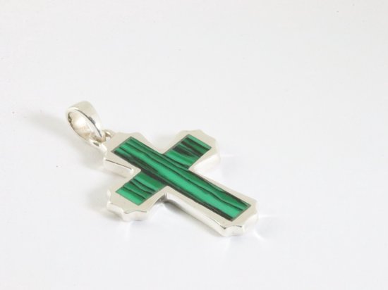 Zilveren kruishanger met malachiet aan ketting afbeelding 2