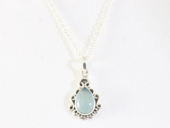 Fijne bewerkte zilveren hanger met aqua chalcedoon aan ketting afbeelding 4
