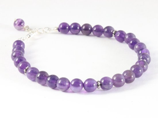 Armband van amethist en zilveren kralen afbeelding 2