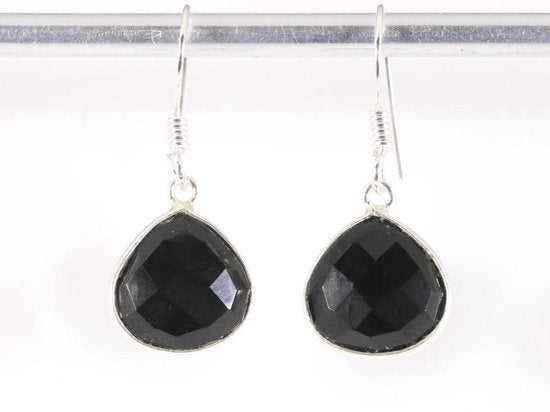 Fijne druppelvormige zilveren oorbellen met onyx afbeelding 4