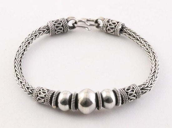 Zilveren snake armband met bewerkte kralen afbeelding 1