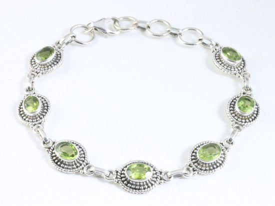 Bewerkte zilveren armband met peridoot afbeelding 1