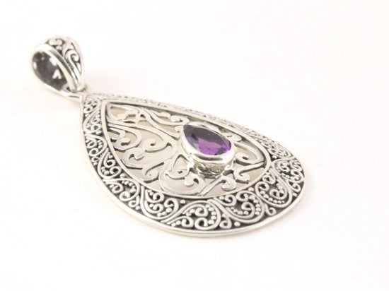 Traditionele bewerkte zilveren hanger met amethist aan ketting afbeelding 2
