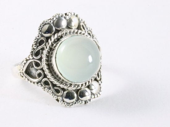 Bewerkte zilveren ring met aqua chalcedoon afbeelding 1