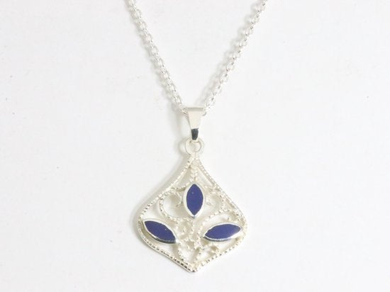 Fijne opengewerkte zilveren hanger met lapis lazuli aan ketting afbeelding 1