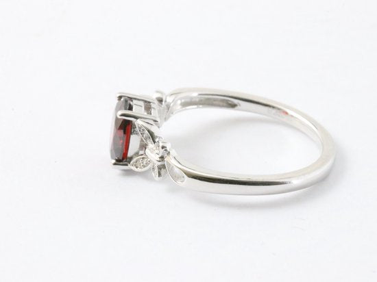 Hoogglans zilveren ring met granaat en witte topaas afbeelding 2