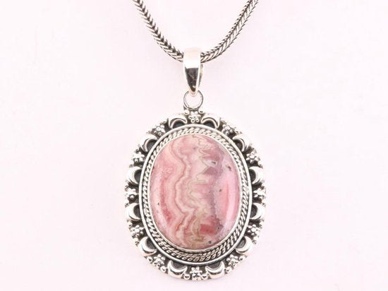 Bewerkte zilveren hanger met rhodochrosiet aan vossenstaart ketting afbeelding 4